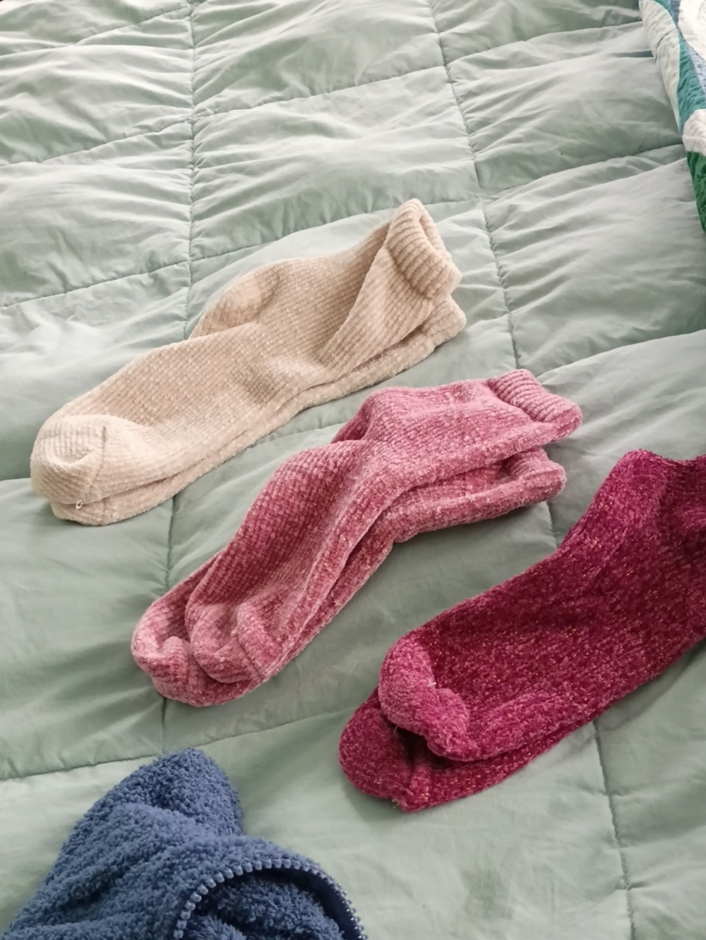 Cozy Chenille Low-Cut Socks - Cream, Pink & Burgundy.Never Worn